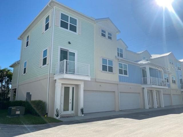 821 OAK BEND LANE DUNEDIN, FL 34698