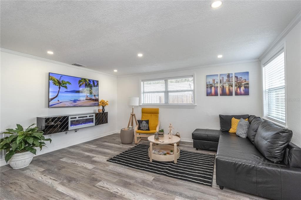 3621 UTICA STREET N ST PETERSBURG, FL 33713