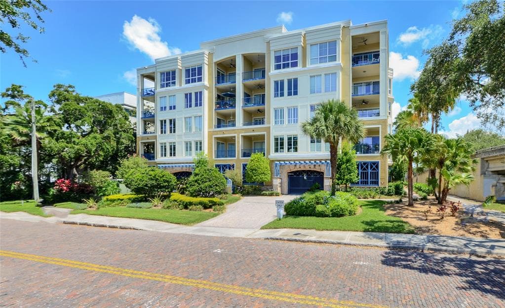 509 W BAY STREET UNIT 401 TAMPA, FL 33606