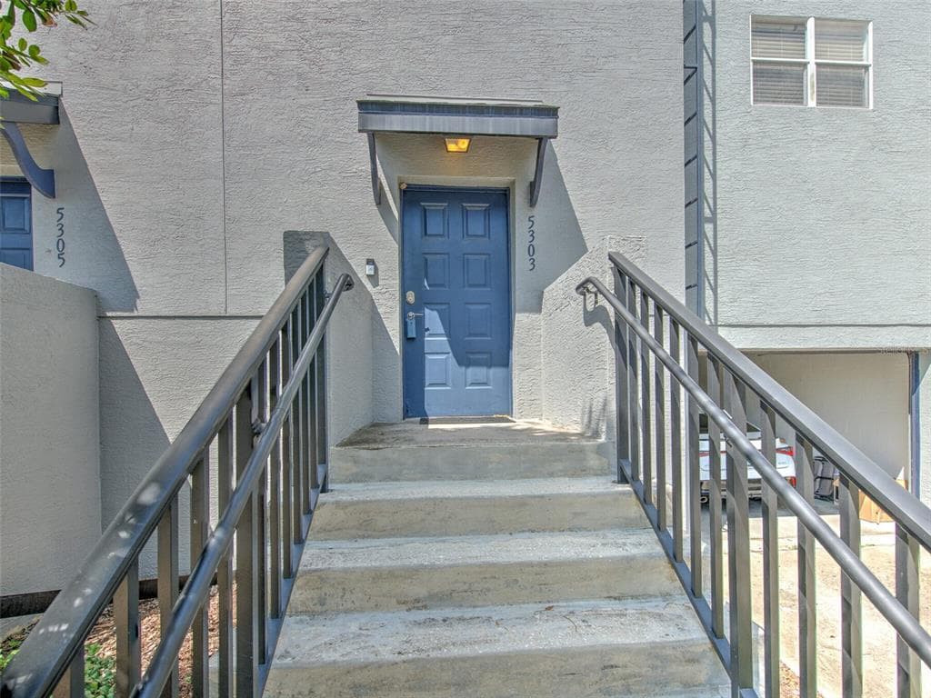 5303 ESCENA CT TAMPA, FL 33611