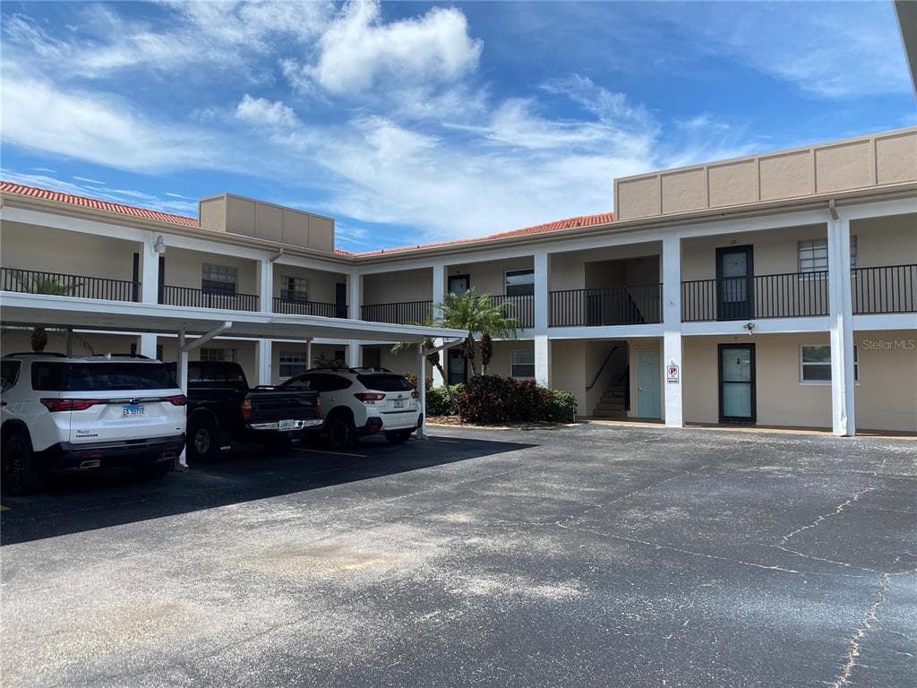 10350 IMPERIAL POINT DRIVE W UNIT 18 LARGO, FL 33774