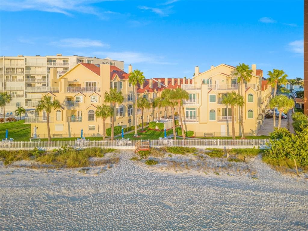 17960 GULF BOULEVARD UNIT 121 REDINGTON SHORES, FL 33708