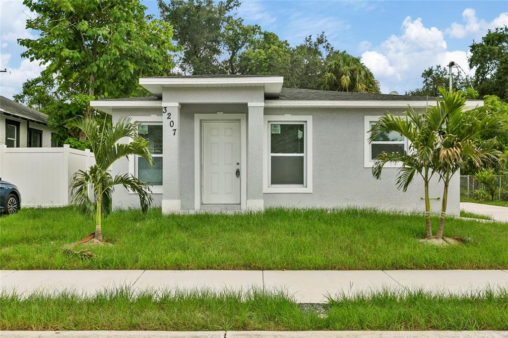 3207 E 26 AVENUE TAMPA, FL 33605