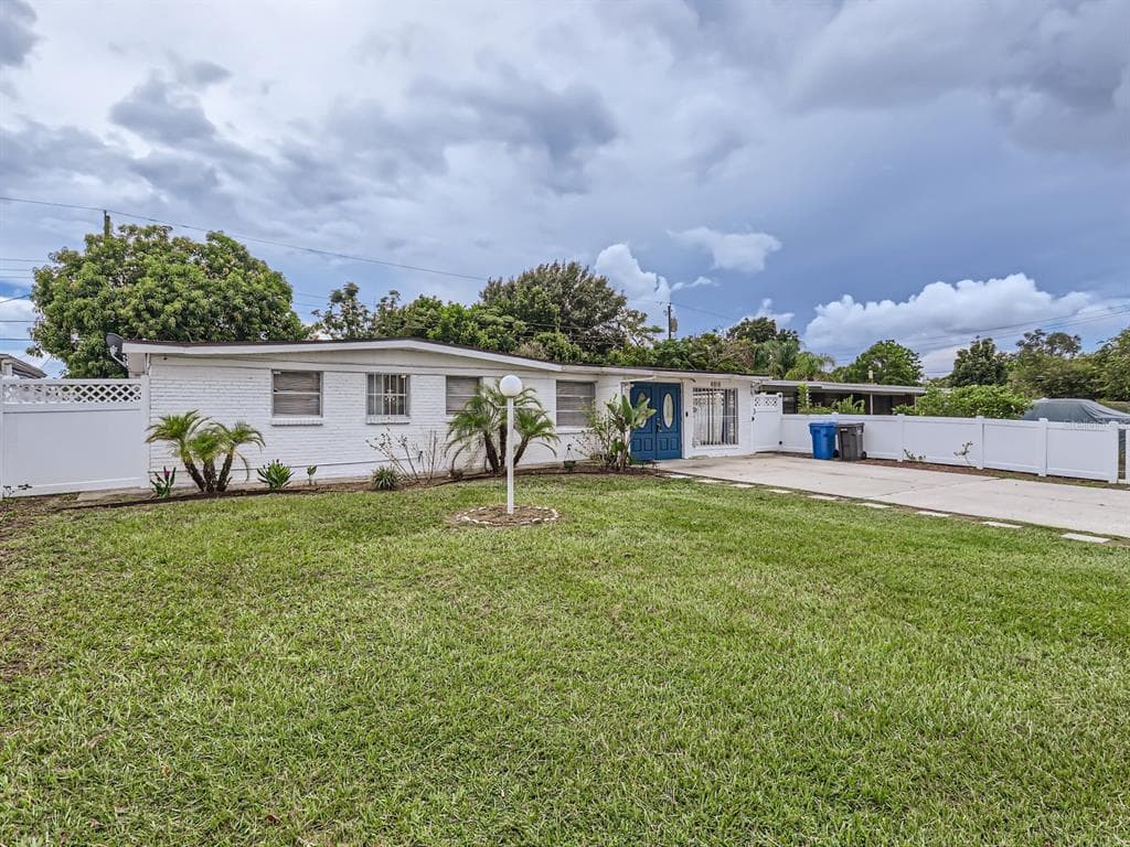 6816 W BURKE STREET TAMPA, FL 33634