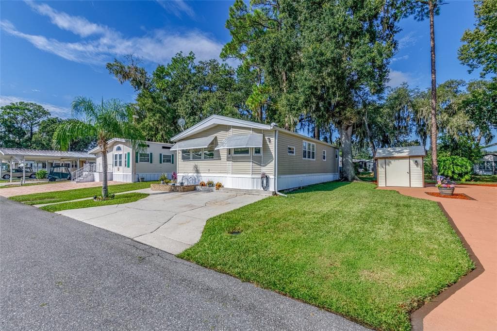 68 CITRUS RIDGE DRIVE DAVENPORT, FL 33837