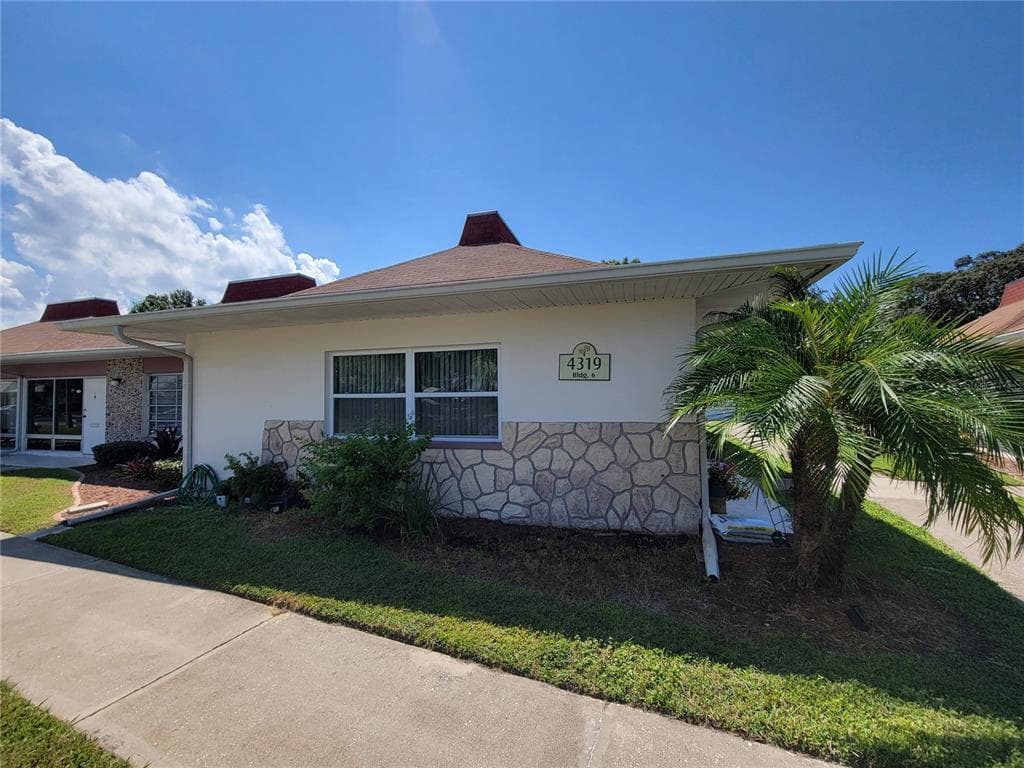 4319 TAHITIAN GARDENS CIRCLE UNIT F HOLIDAY, FL 34691