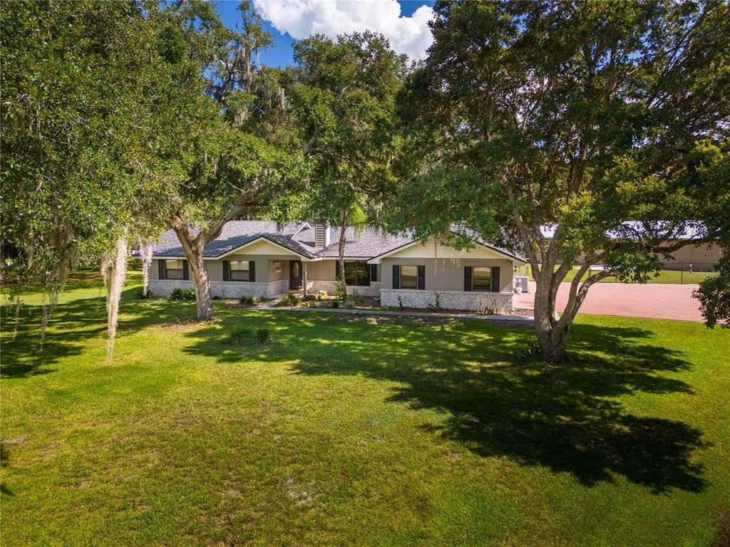 1515 COUNTRY OAKS LANE