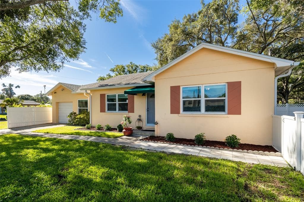 6913 S SHAMROCK ROAD TAMPA, FL 33616