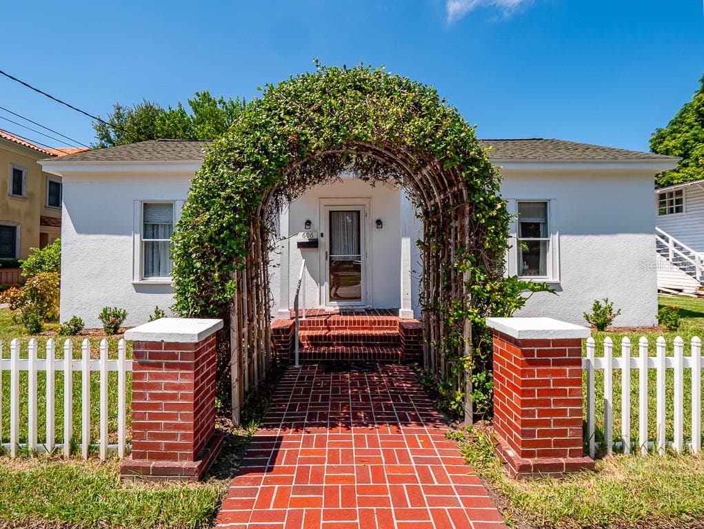 606 ORANGE AVENUE CLEARWATER, FL 33756