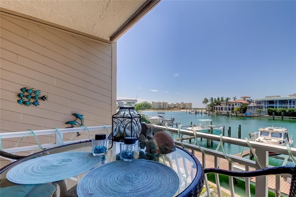 936 PINELLAS BAYWAY S UNIT T-1