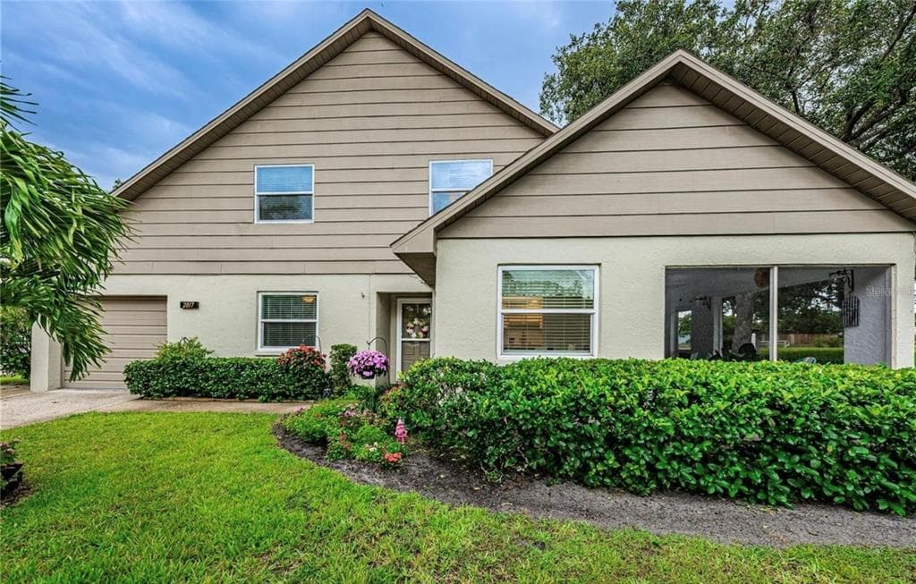 2817 DELACHAISE COURT CLEARWATER, FL 33761