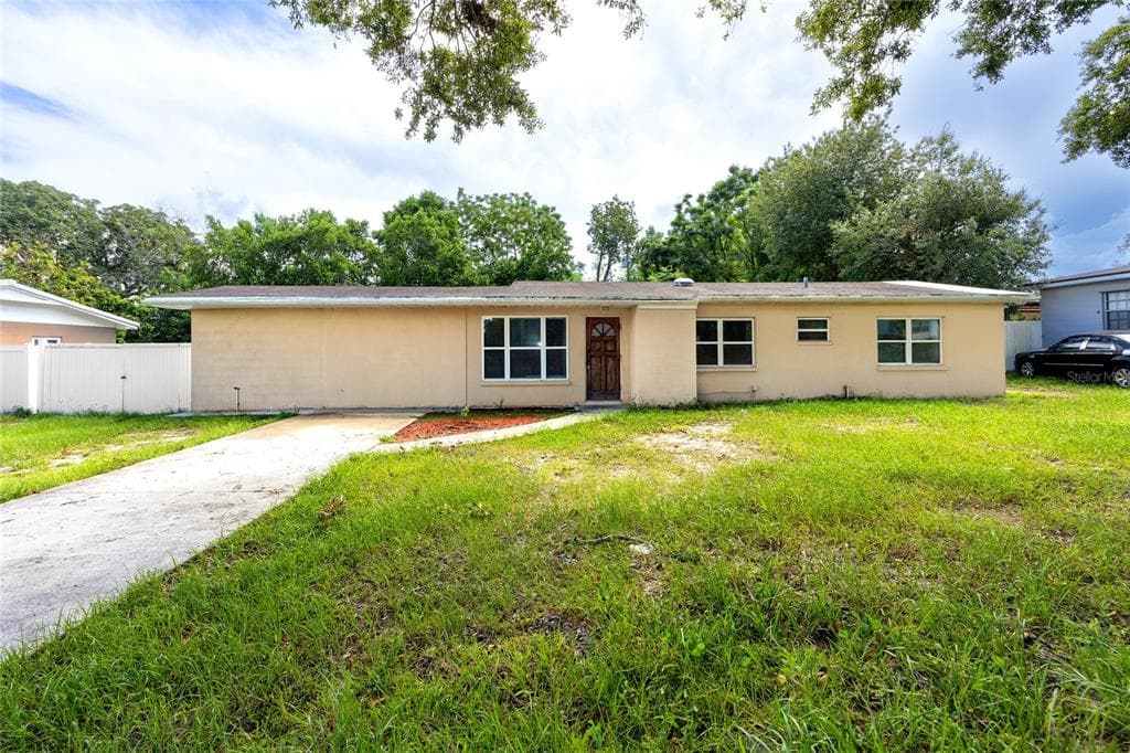 8735 N WICK PLACE TAMPA, FL 33604