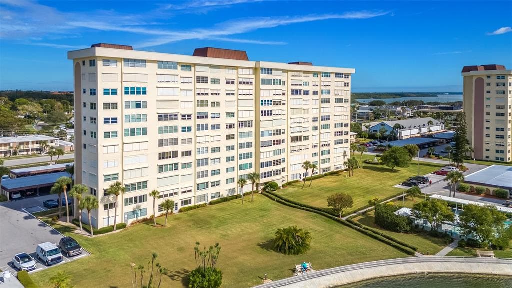 4575 COVE CIRCLE UNIT 406 ST PETERSBURG, FL 33708