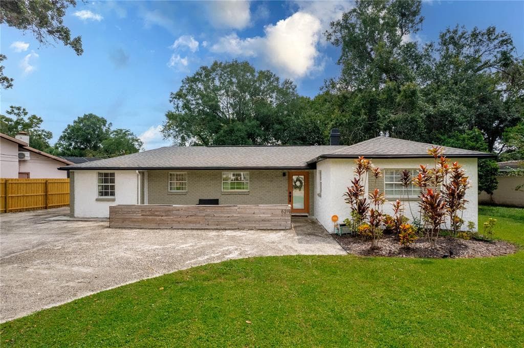 6219 TRAVIS BOULEVARD TAMPA, FL 33610