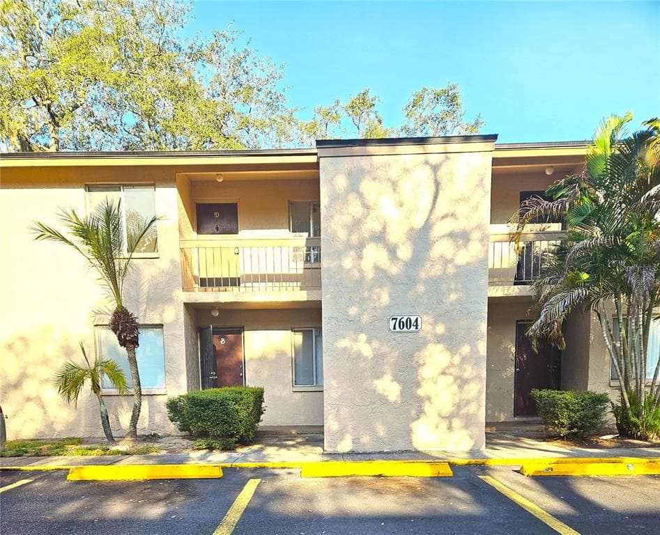 7604 ABBEY LANE UNIT 214 TAMPA, FL 33617