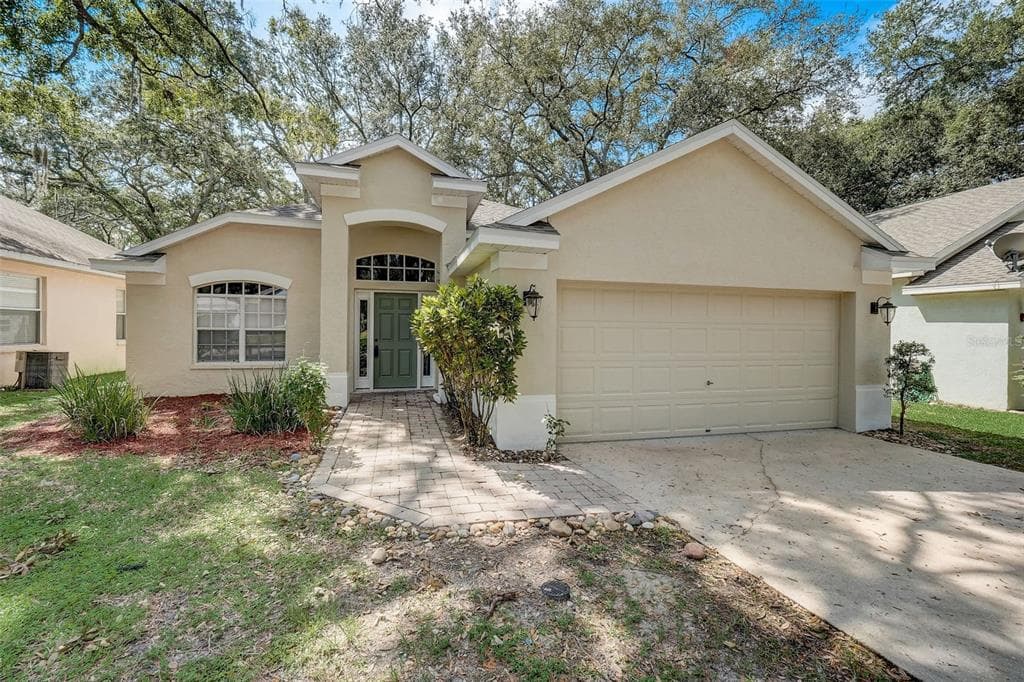 4636 WHISPERING PARK LANE TAMPA, FL 33614