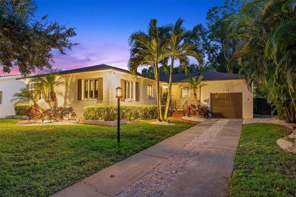 133 CATALAN BOULEVARD NE ST PETERSBURG, FL 33704