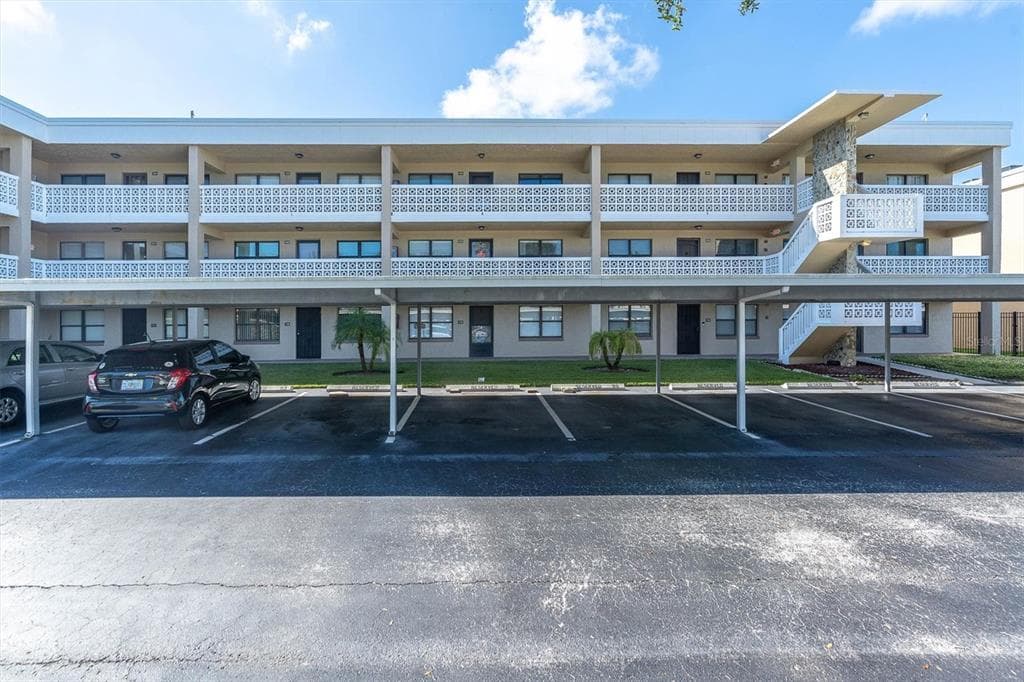 5080 LOCUST STREET NE UNIT 333 ST PETERSBURG, FL 33703