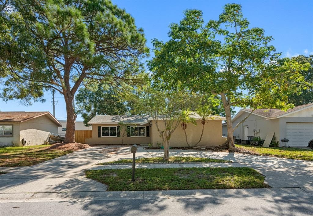 8381 JENNIFER LANE LARGO, FL 33777