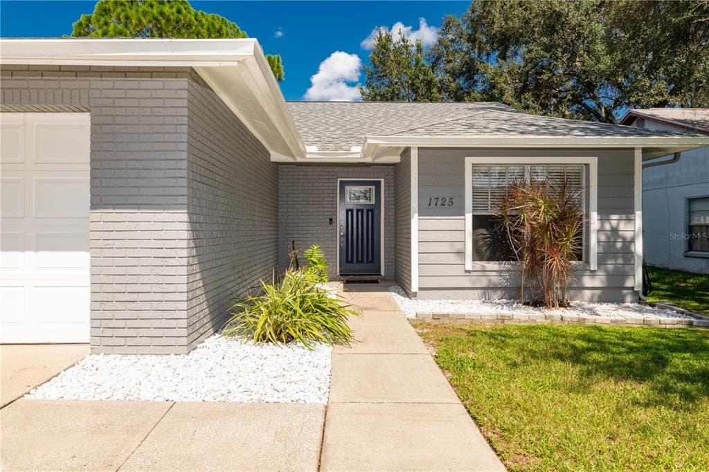 1725 WEAVER DRIVE LUTZ, FL 33559