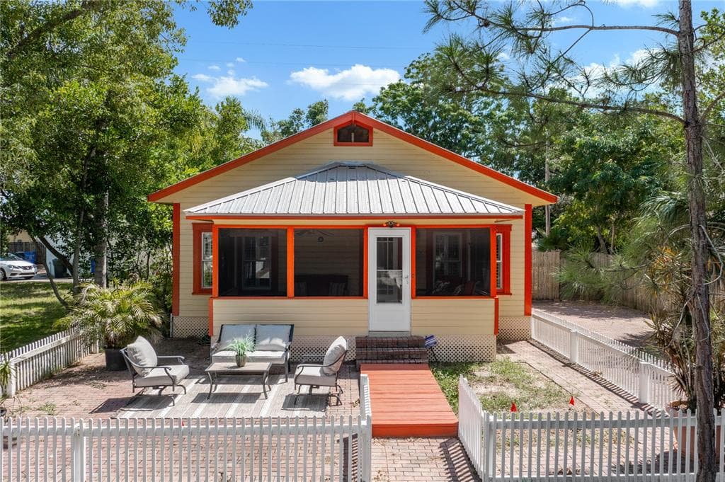 449 LOUDEN AVENUE DUNEDIN, FL 34698
