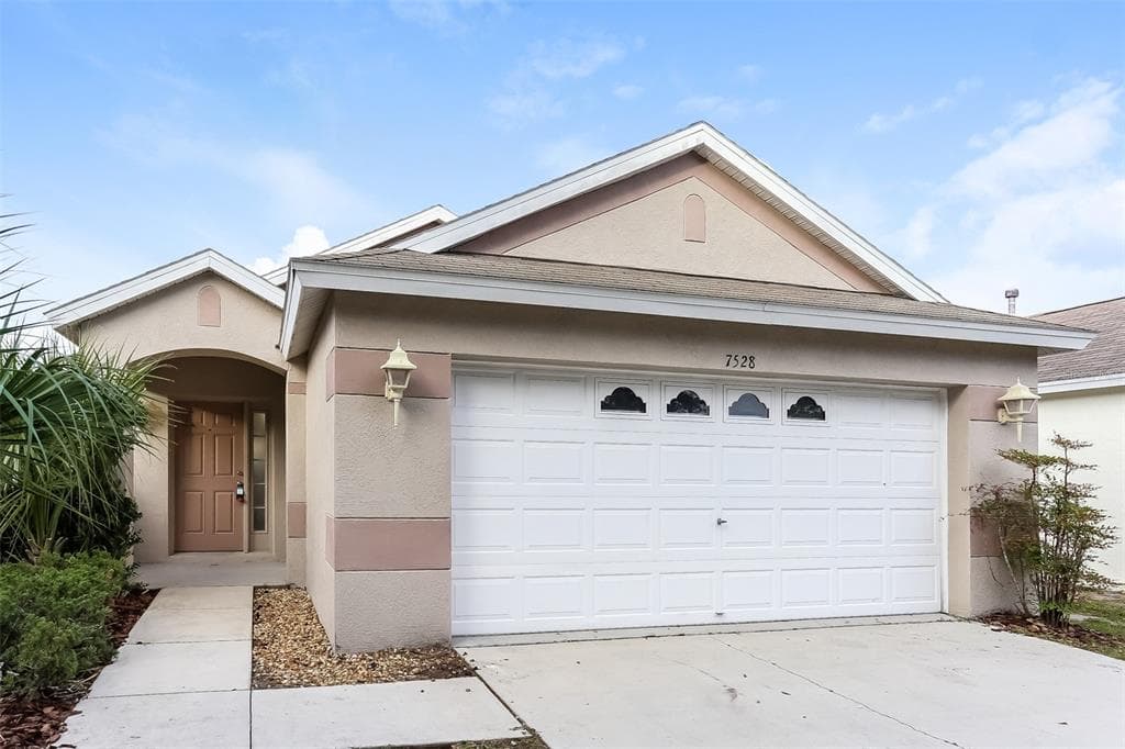 7528 OXFORD GARDEN CIRCLE APOLLO BEACH, FL 33572