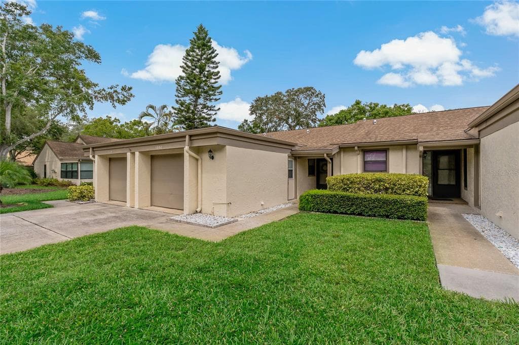 1302 GOLFVIEW DRIVE TARPON SPRINGS, FL 34689