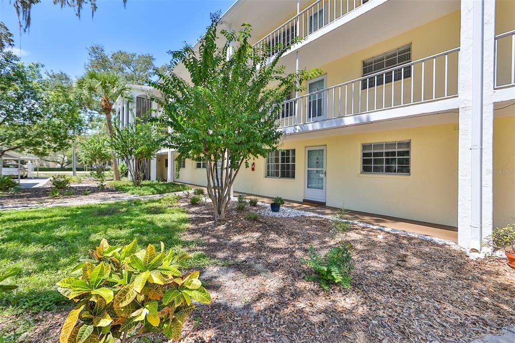 1020 DELEON DRIVE UNIT 104 DUNEDIN, FL 34698