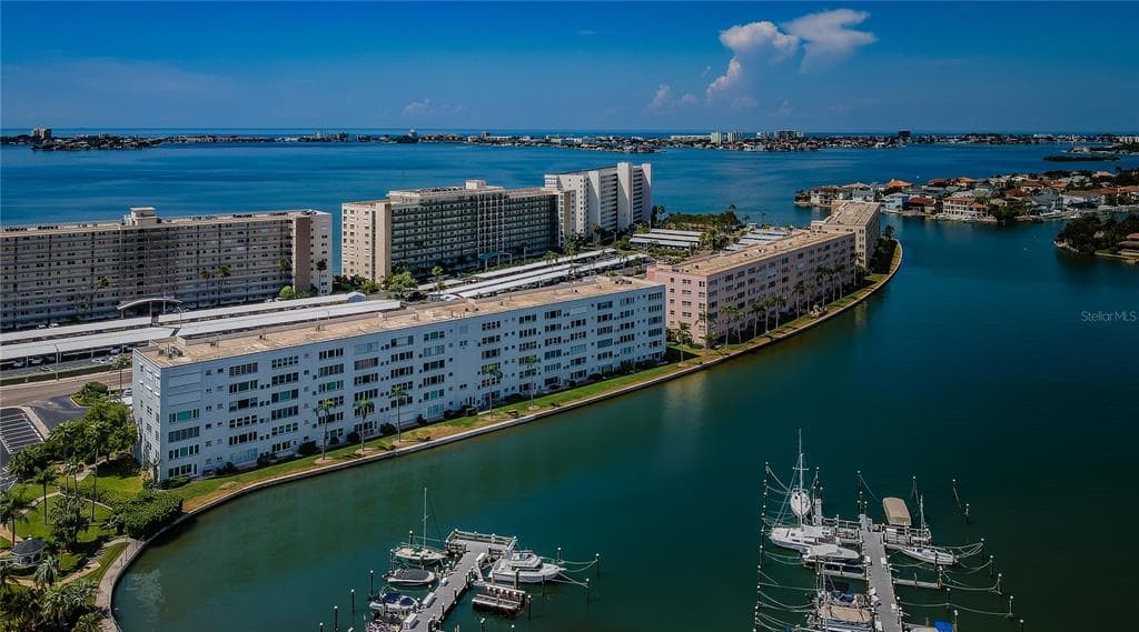 5925 SHORE BOULEVARD S UNIT 102 GULFPORT, FL 33707