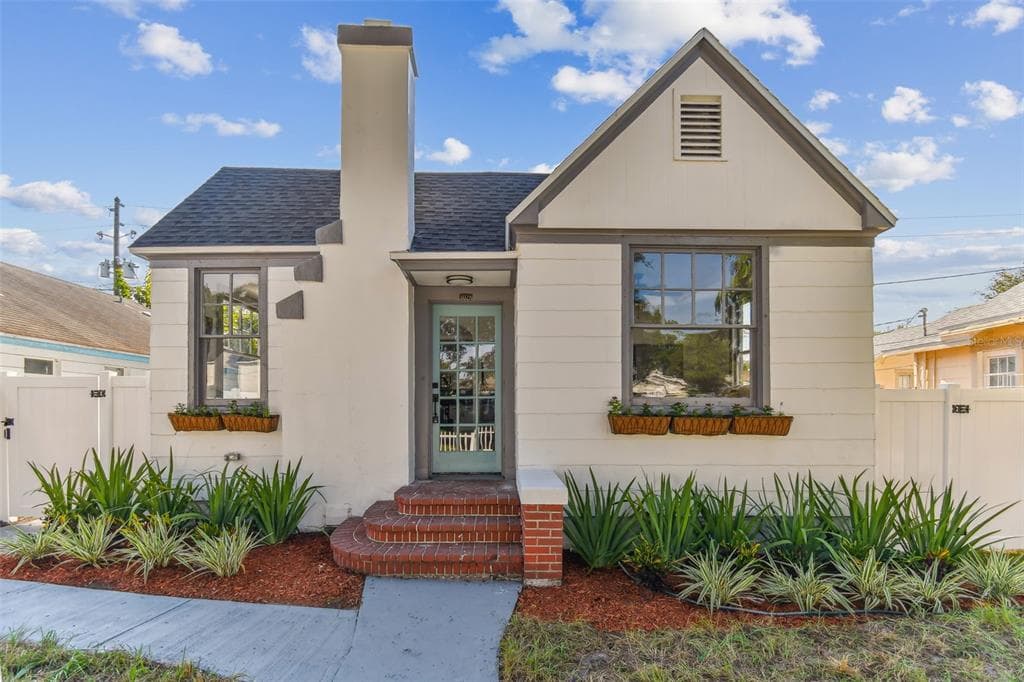 3026 HIGHLAND STREET N ST PETERSBURG, FL 33704