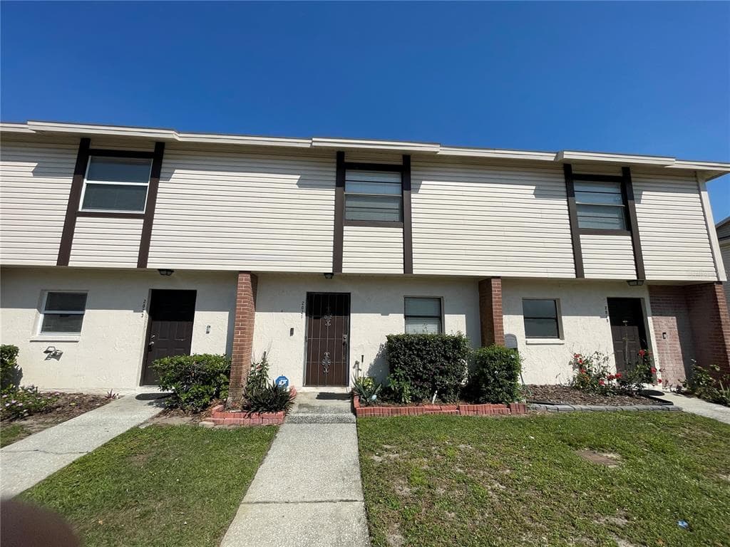 2021 PINE CHACE COURT TAMPA, FL 33613