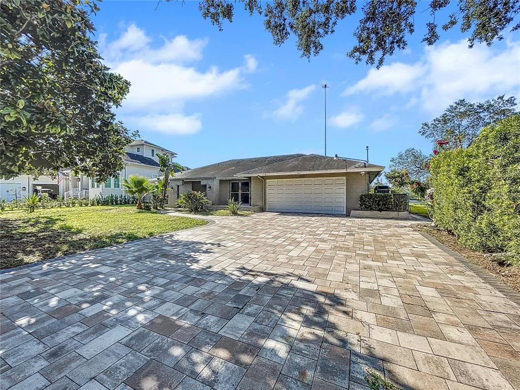 3901 E EDEN ROC CIRCLE TAMPA, FL 33634