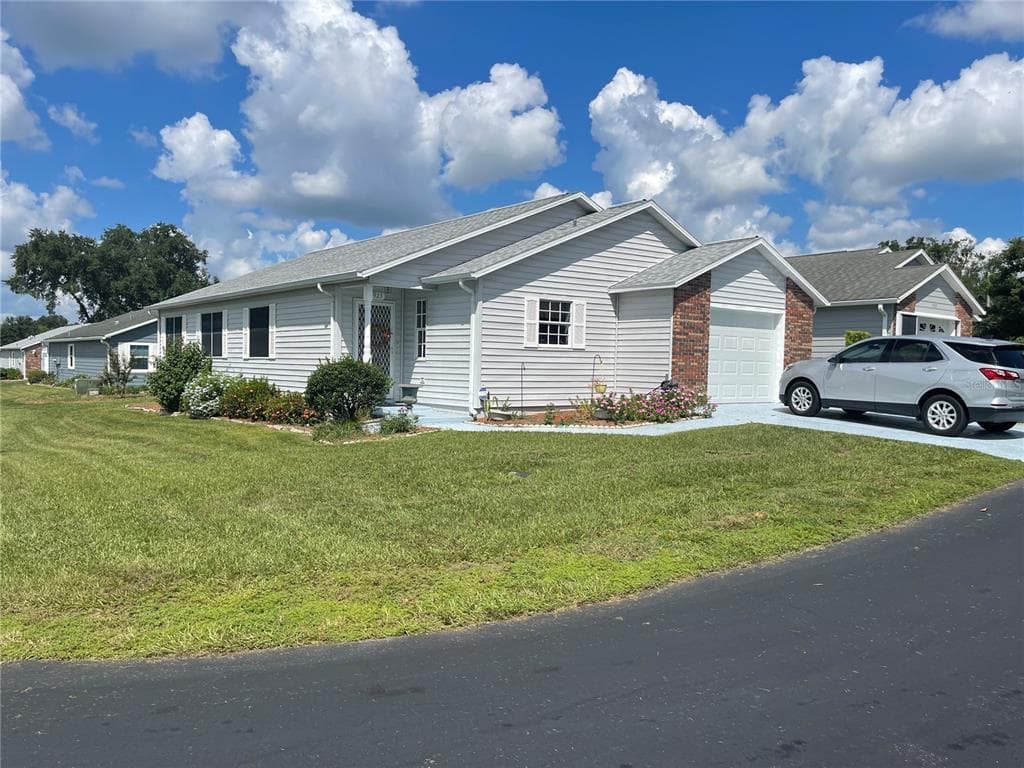 5923 NEWBERRY COURT ZEPHYRHILLS, FL 33542