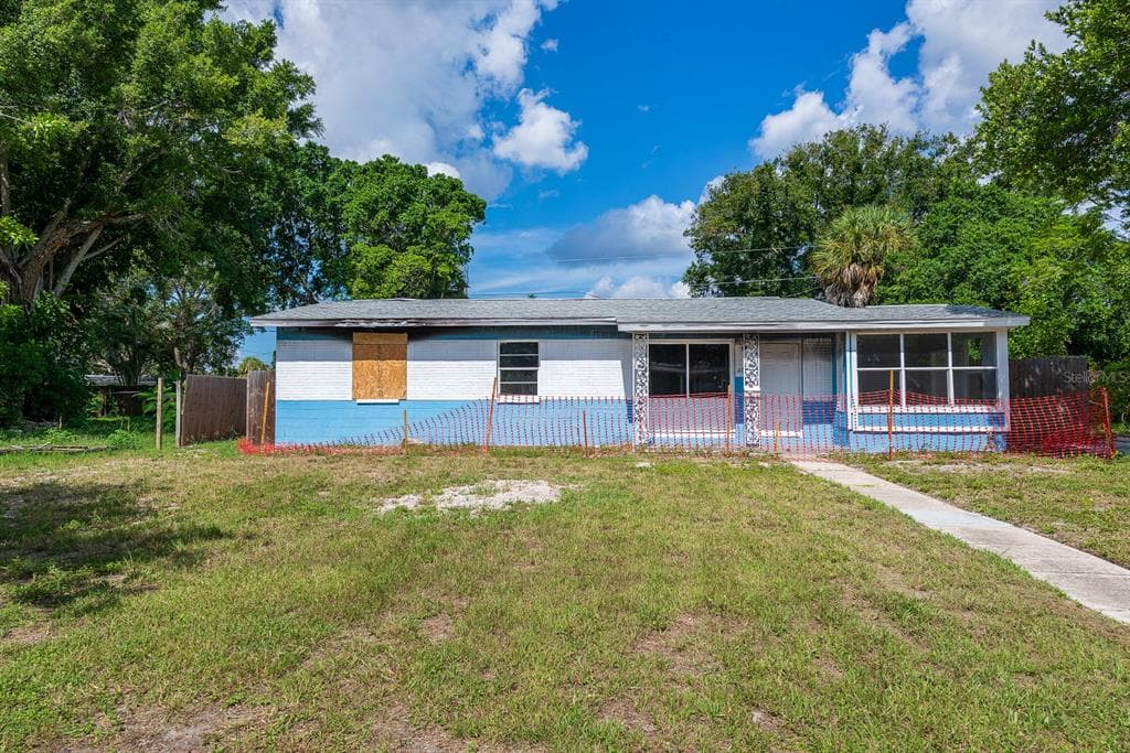 4085 NEPTUNE DRIVE SE ST PETERSBURG, FL 33705