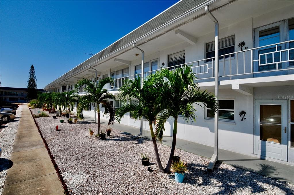 1221 DREW STREET UNIT B18 CLEARWATER, FL 33755