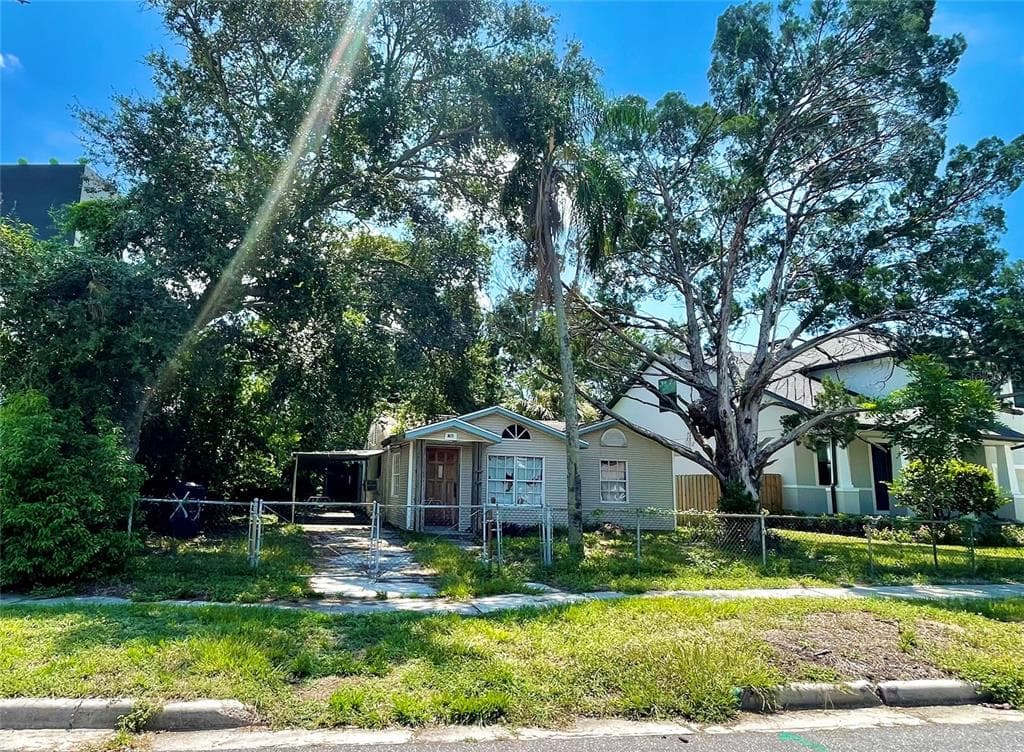 3612 W RENELLIE CIRCLE TAMPA, FL 33629