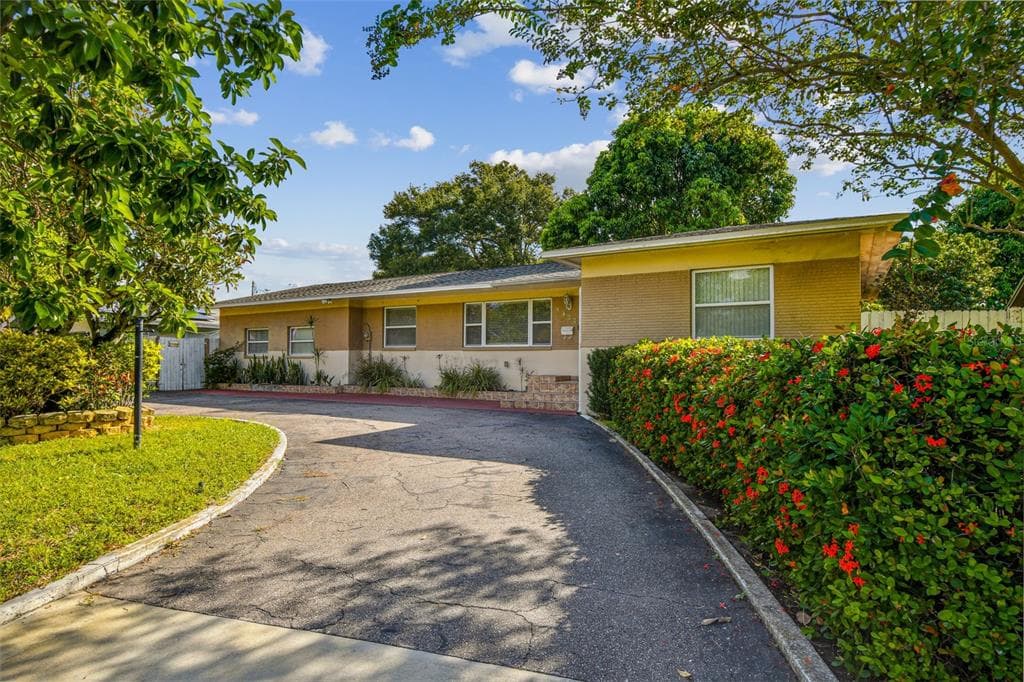 2709 49TH STREET N ST PETERSBURG, FL 33710
