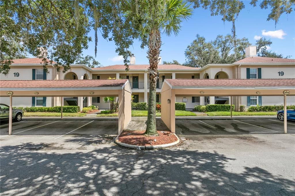 10352 CARROLLWOOD LANE UNIT 193 TAMPA, FL 33618