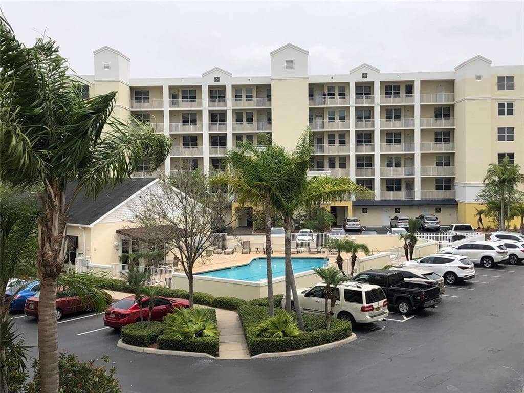 1200 COUNTRY CLUB DRIVE UNIT 1202 LARGO, FL 33771