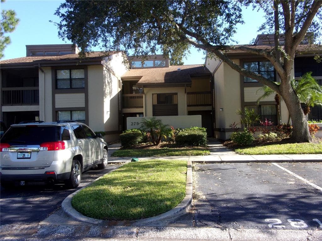 284 WOODLAKE WYNDE OLDSMAR, FL 34677