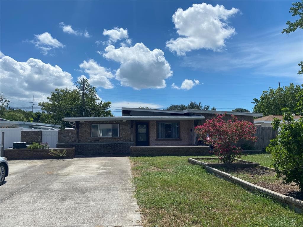 5220 47TH AVENUE N ST PETERSBURG, FL 33709