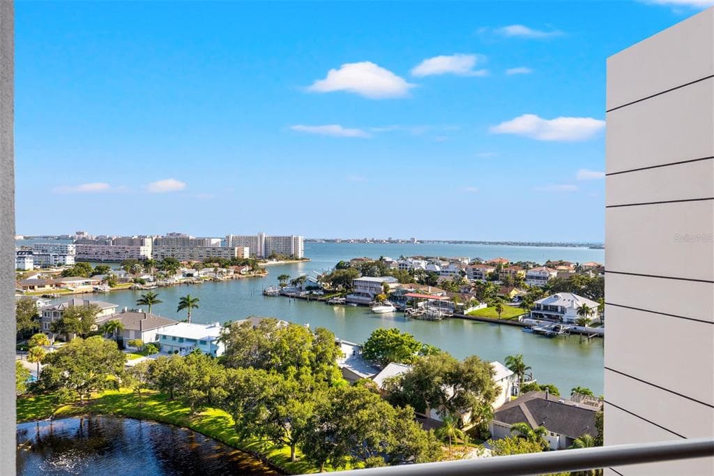 5950 PELICAN BAY PLAZA S UNIT PH-1C GULFPORT, FL 33707