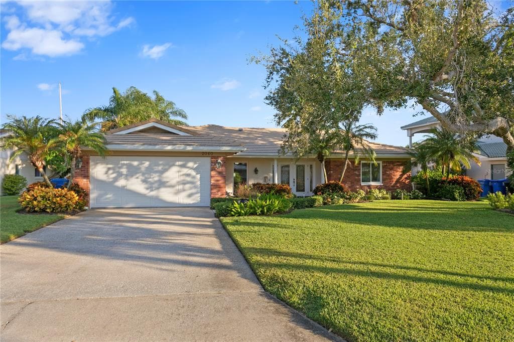 2040 MASSACHUSETTS AVENUE NE ST PETERSBURG, FL 33703