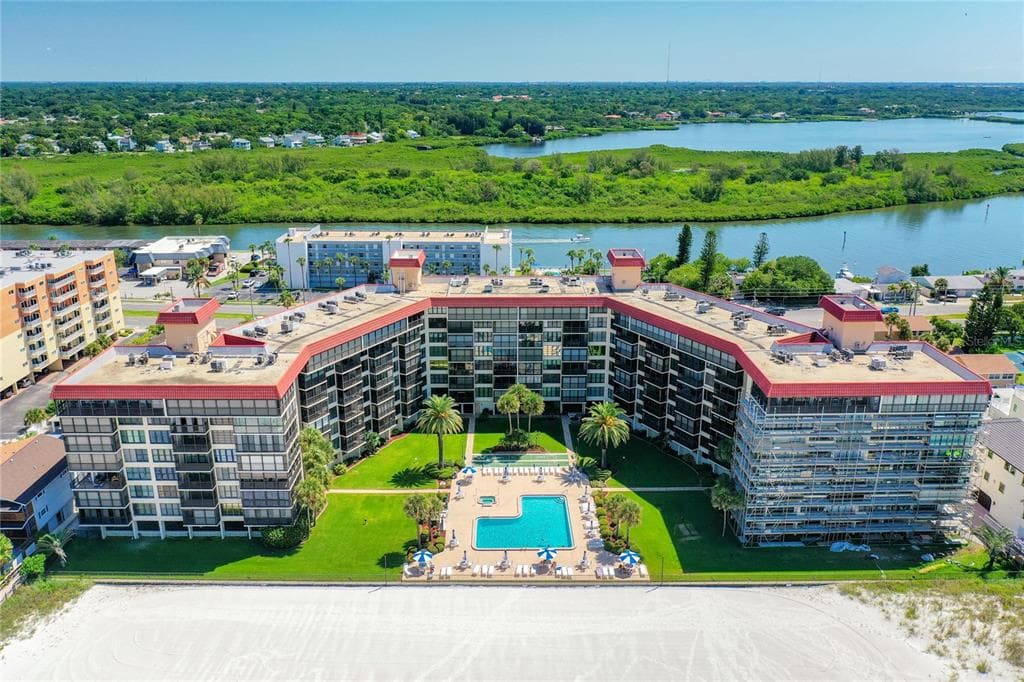 18304 GULF BOULEVARD UNIT PH5 REDINGTON SHORES, FL 33708