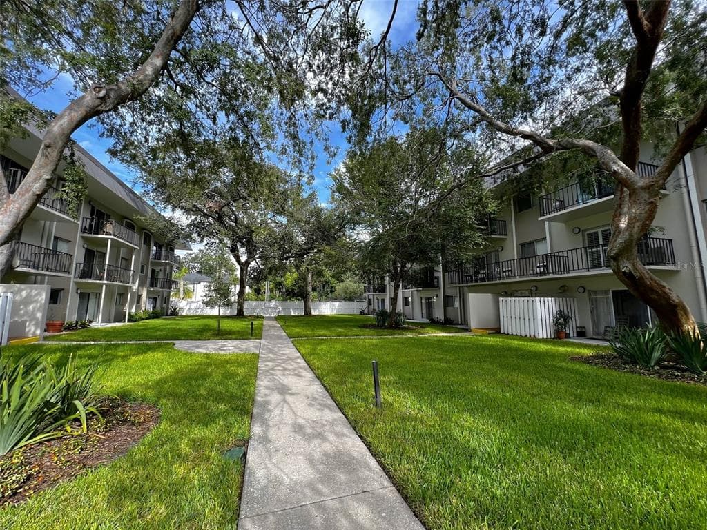 4606 W GRAY STREET UNIT 208 TAMPA, FL 33609