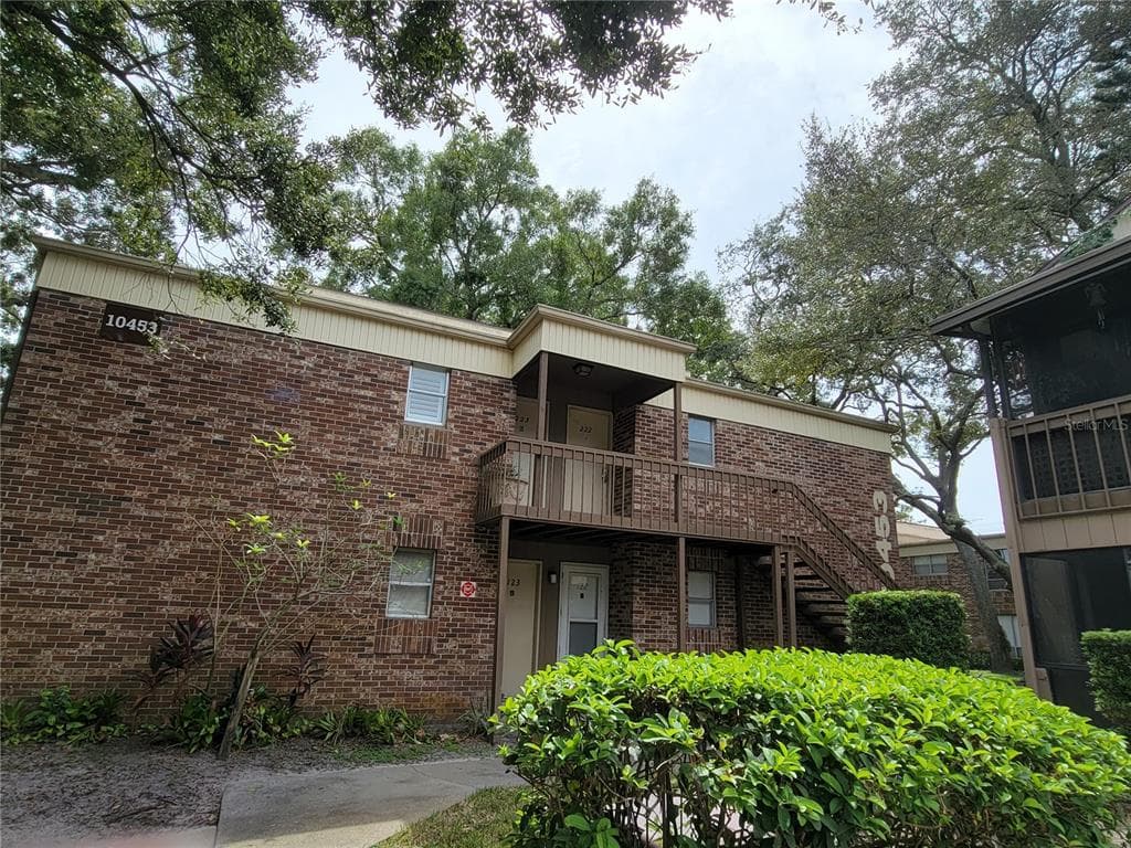 10453 CARROLLBROOK COURT UNIT 222 TAMPA, FL 33618