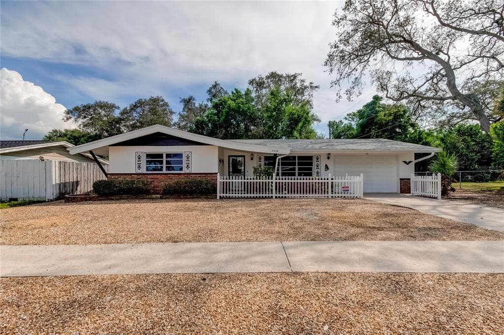 5300 SPANISH TRAIL HOLIDAY, FL 34690