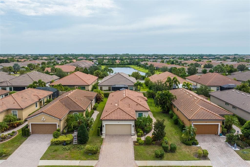 5107 SAVONA RUN BRADENTON, FL 34211