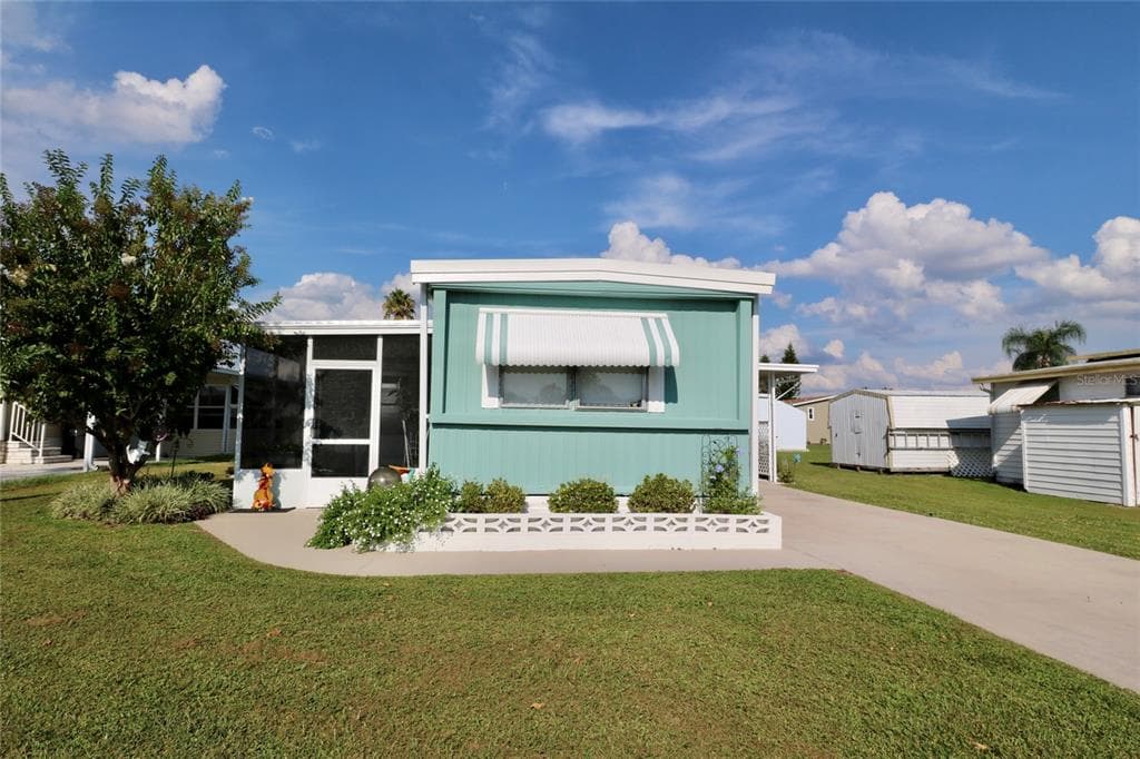 121 W SAINT JOHNS WAY APOLLO BEACH, FL 33572