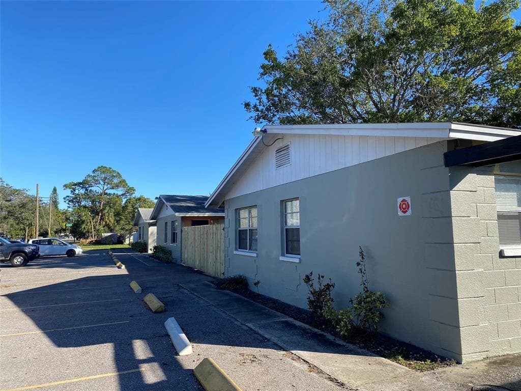 520 89TH AVENUE N UNIT 3 ST PETERSBURG, FL 33702